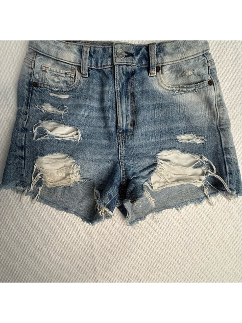 American Eagle Outfitters Distressed Denim Shorts – Size 0 – Light Wash